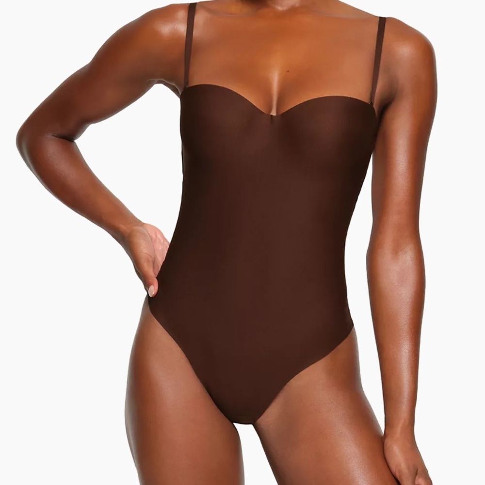 SKIMS UNDERWIRE THONG BODYSUIT